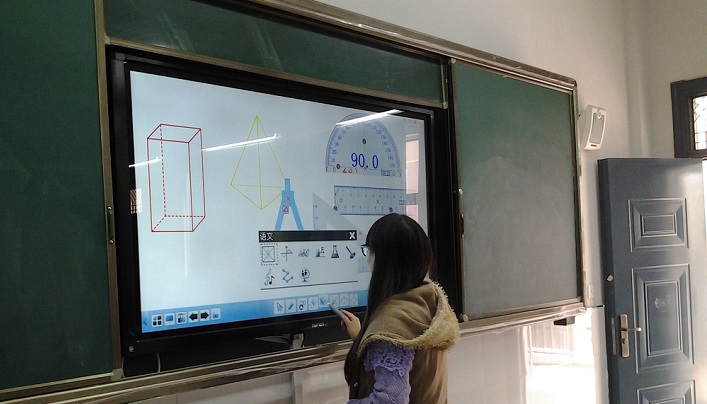 容大彩晶教學(xué)一體機(jī)、智能觸控一體機(jī)助力線(xiàn)上教育